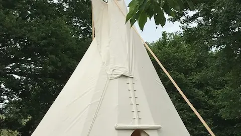 Tipi Hip Hourra - hébergement insolite à Sougé-le-Ganelon - extérieur