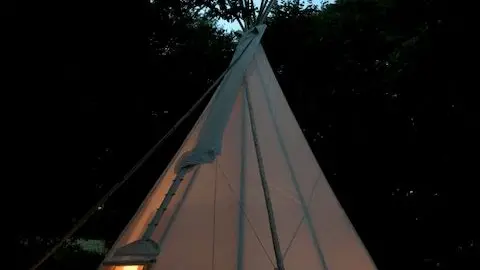 Tipi Hip Hourra - hébergement insolite à Sougé-le-Ganelon - tipi de nuit