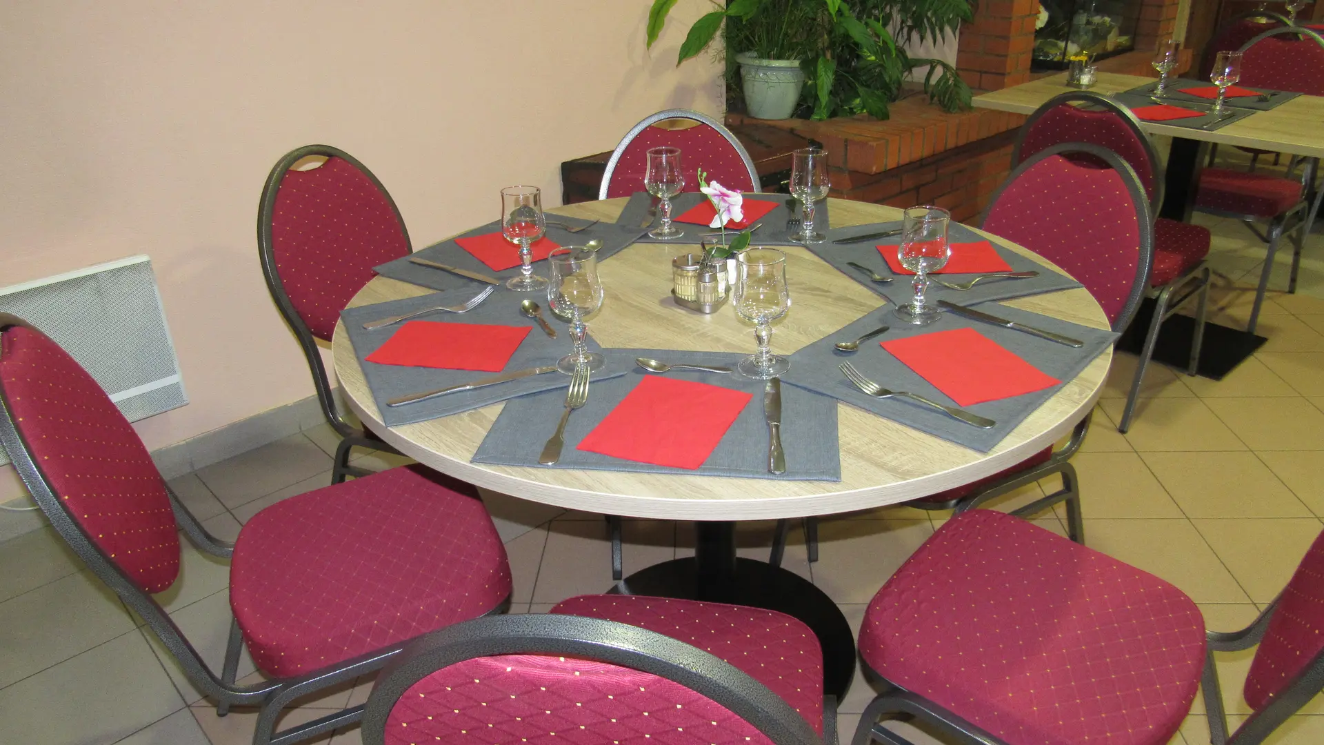 Auberge du Braconnier - grande salle menu ouvrier