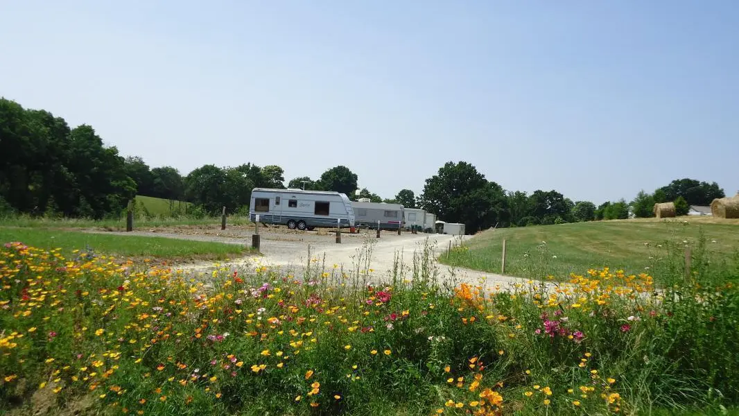 camping du Bas Maine à la Croixille : caravane