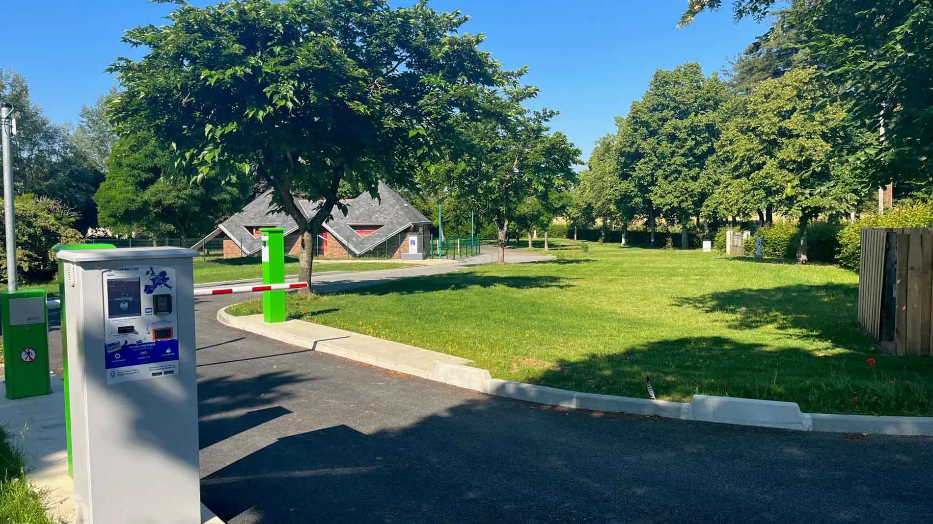 Aire camping-car-park de Précigné - Entrée