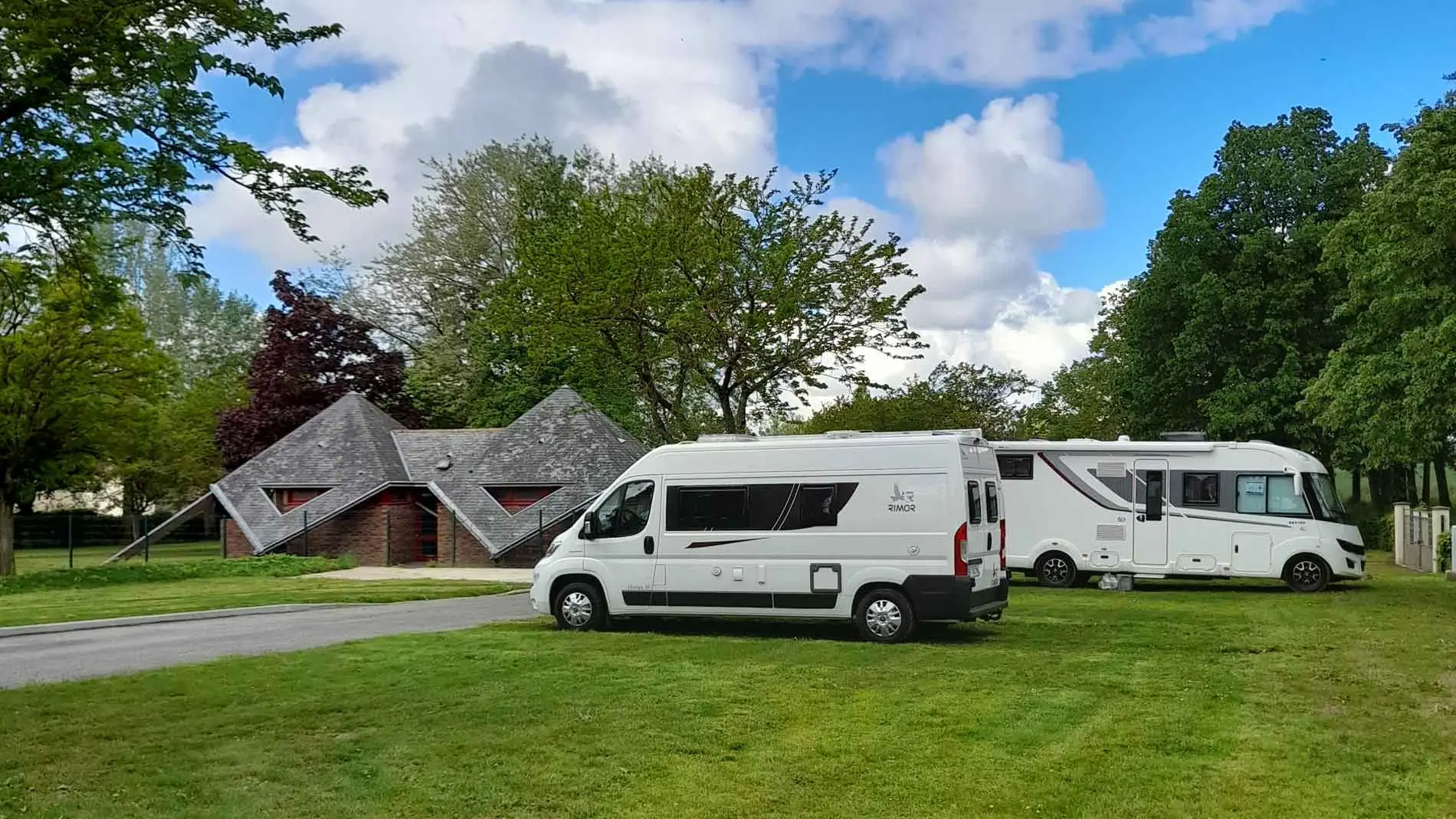 Aire camping-car-park de Précigné - Camping-cars