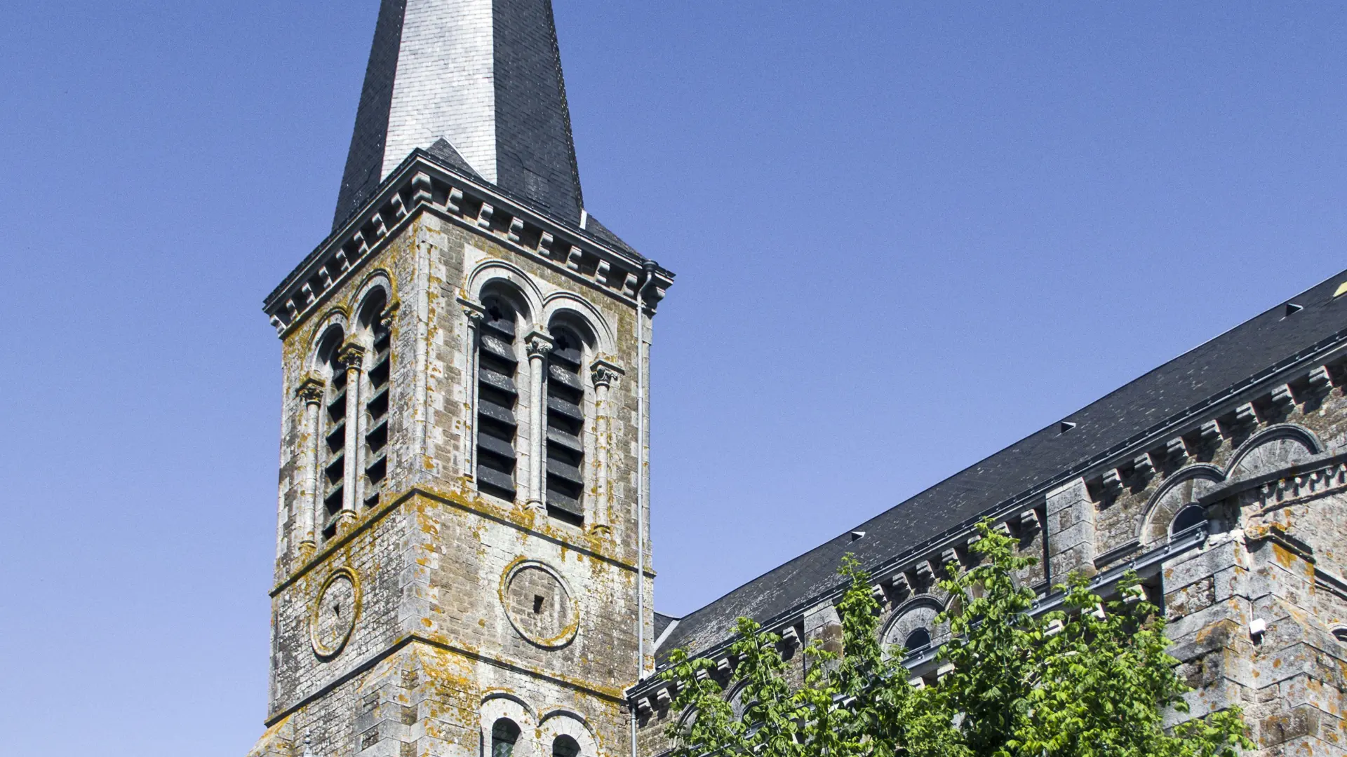 carelles-église Saint Jean Baptiste--bocage-mayennais-rev-jy-guyard--1--2