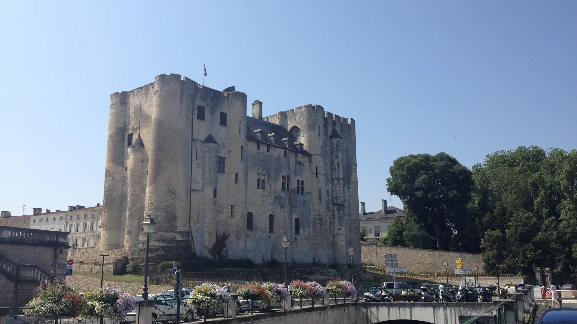 382645 - donjon de Niort