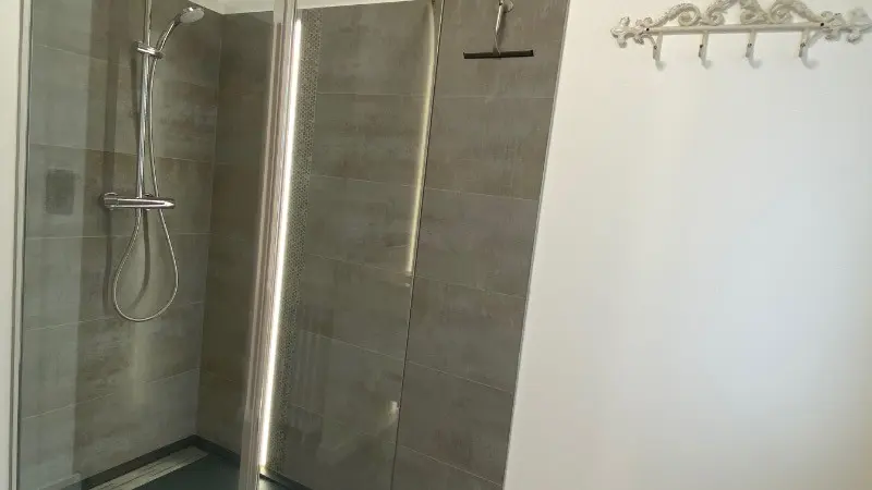 241260 - DOUCHE