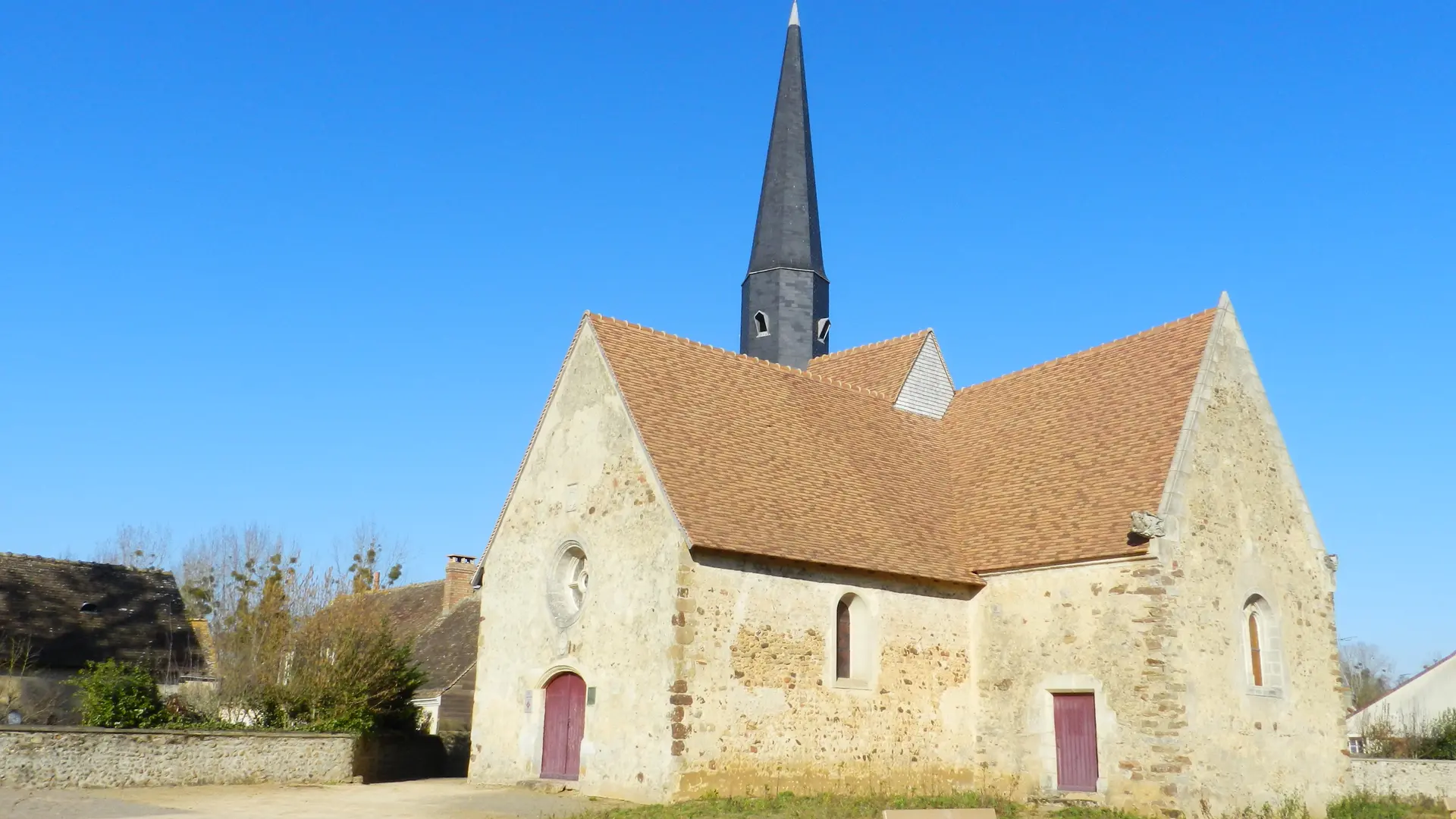 église d'Aulaines extérieur