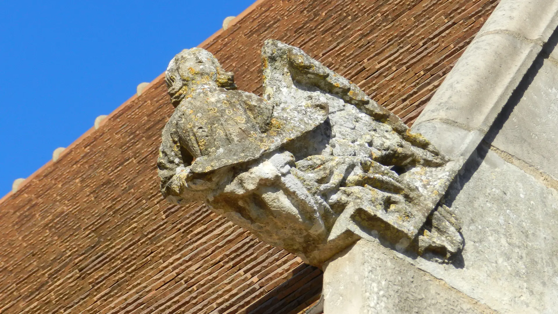 église d'Aulaines extérieur - ange