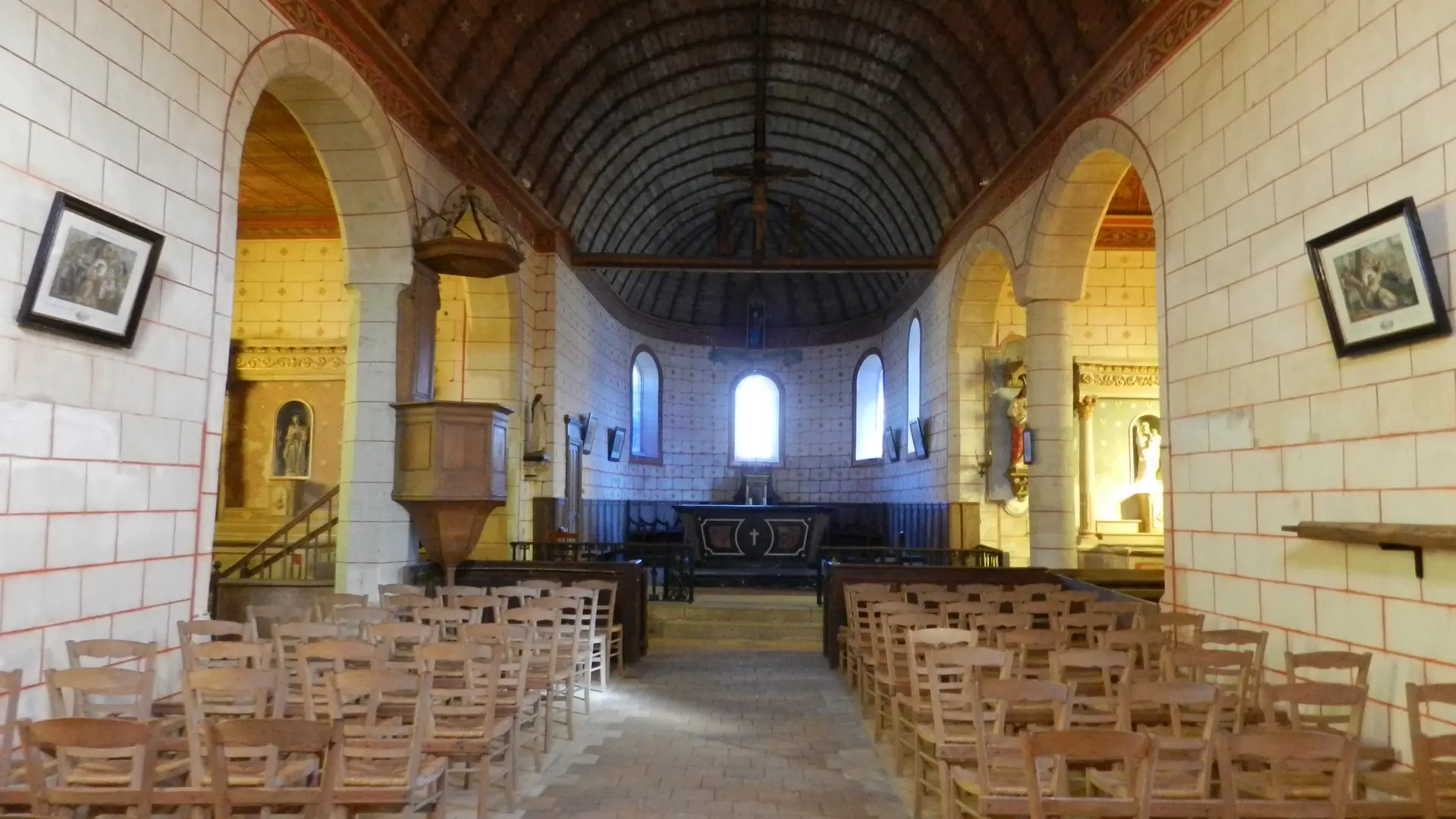 église d'Aulaines intérieur