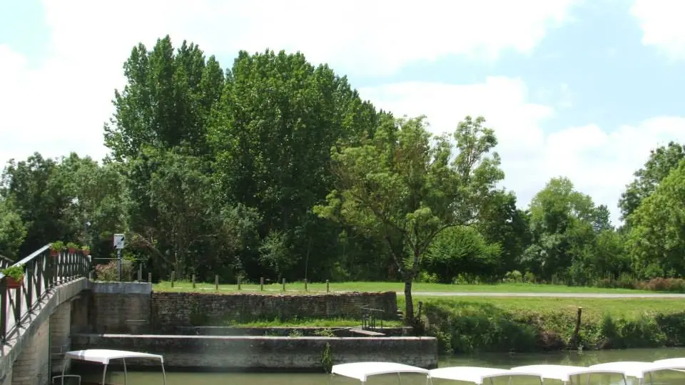 embarcadère-les-capucines-maille-85-loi