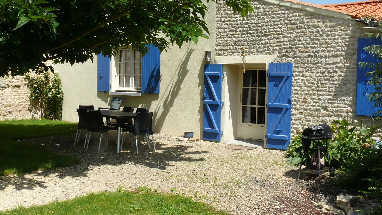 gite-le-farfadet-meublé-montreuil-vendée-85200-16-terrasse-jardin