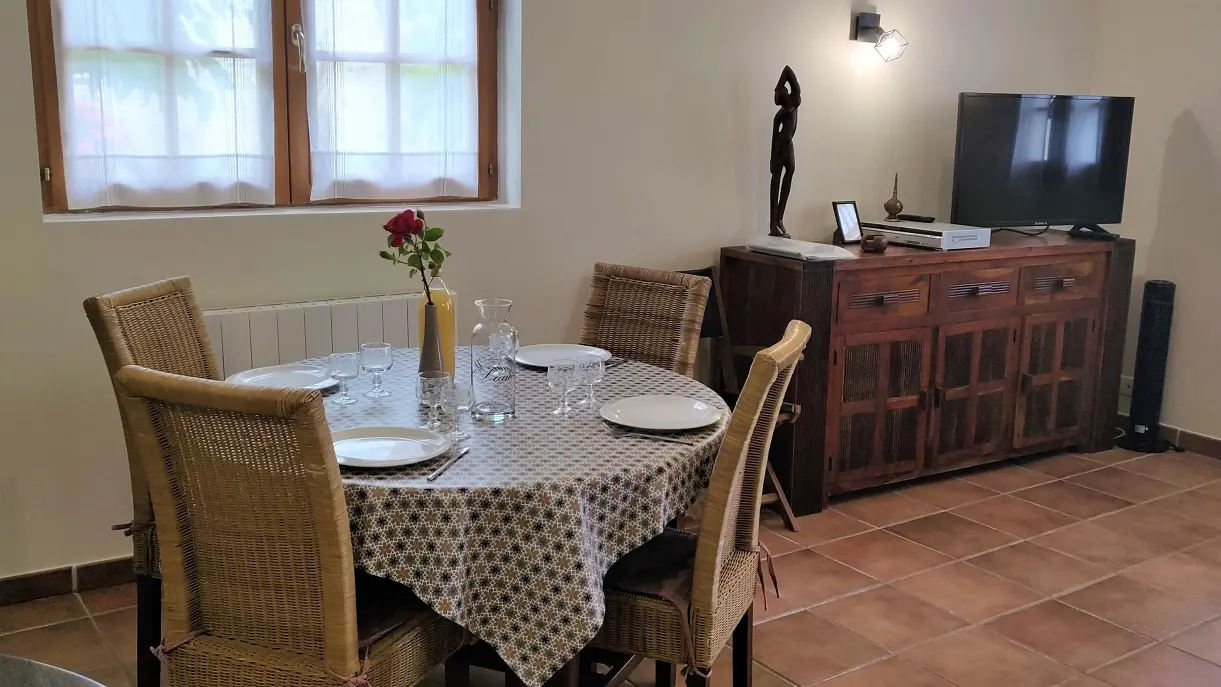 gite-le-farfadet-meublé-montreuil-vendée-85200-8-espace-repas