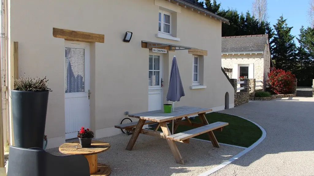 gite-sarthe_la-fleche-groupe-terrasse_hameau_des_deux_ailes