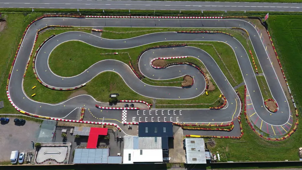 karting-famille-amis-la-jonchere-vendée