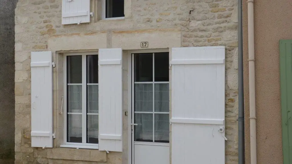 meublé-maison-maelys-maillé-façade
