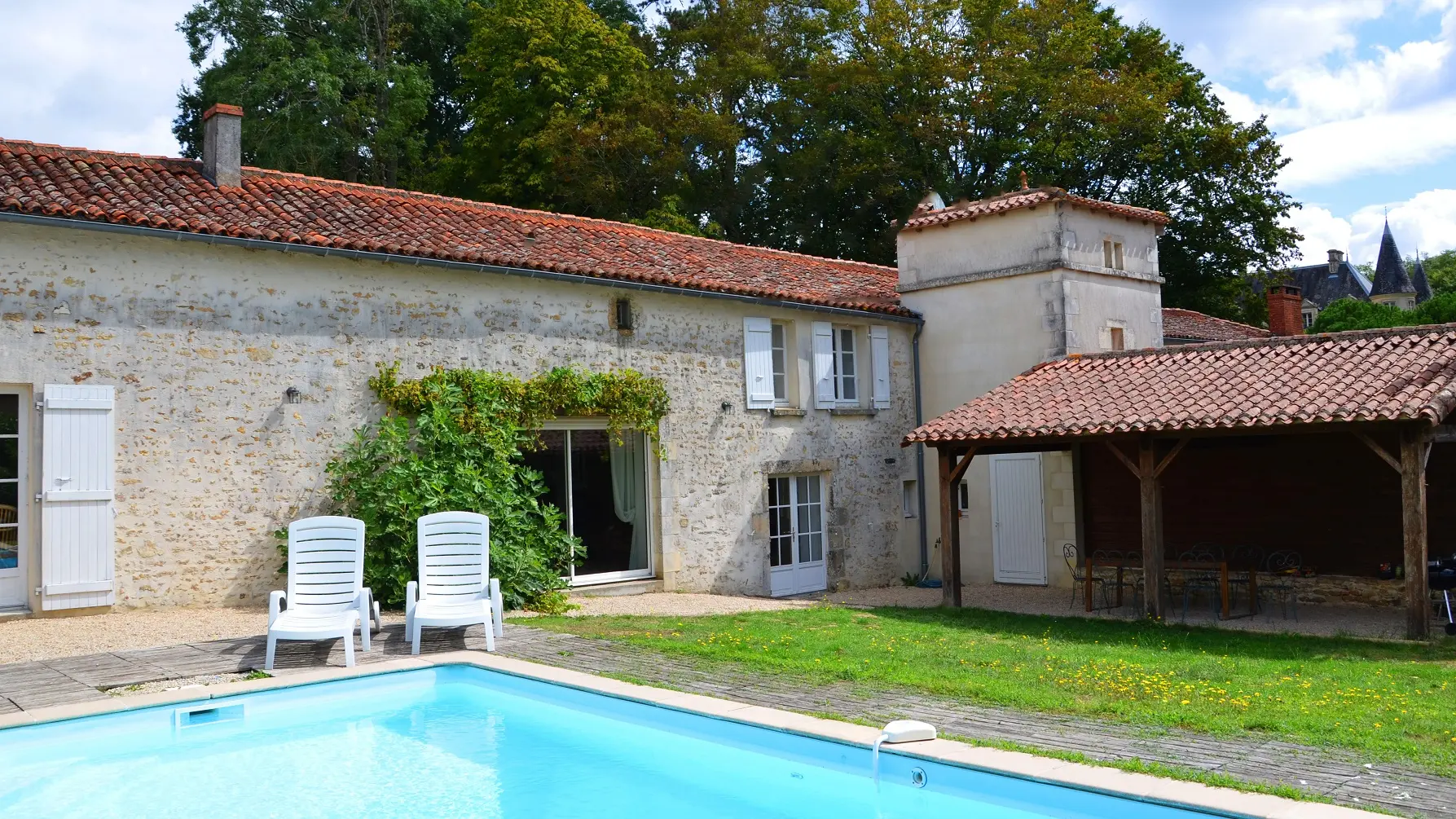 meublé-gite-le-parc-chateau-de-bourneau-85200-fontenay-vendee- (1)