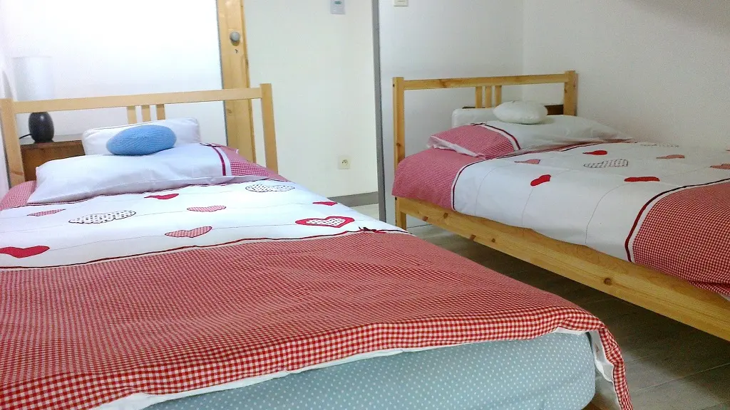 meublé-pomme-d-amour-reece-85570-saint-martin-des-fontaines-11