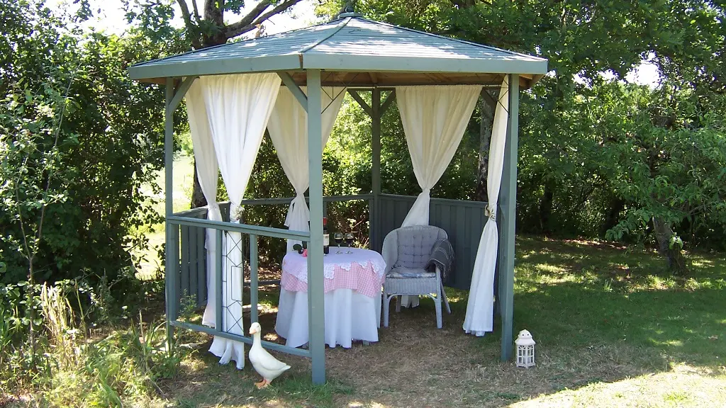 meublé-pomme-d-amour-reece-85570-saint-martin-des-fontaines-16