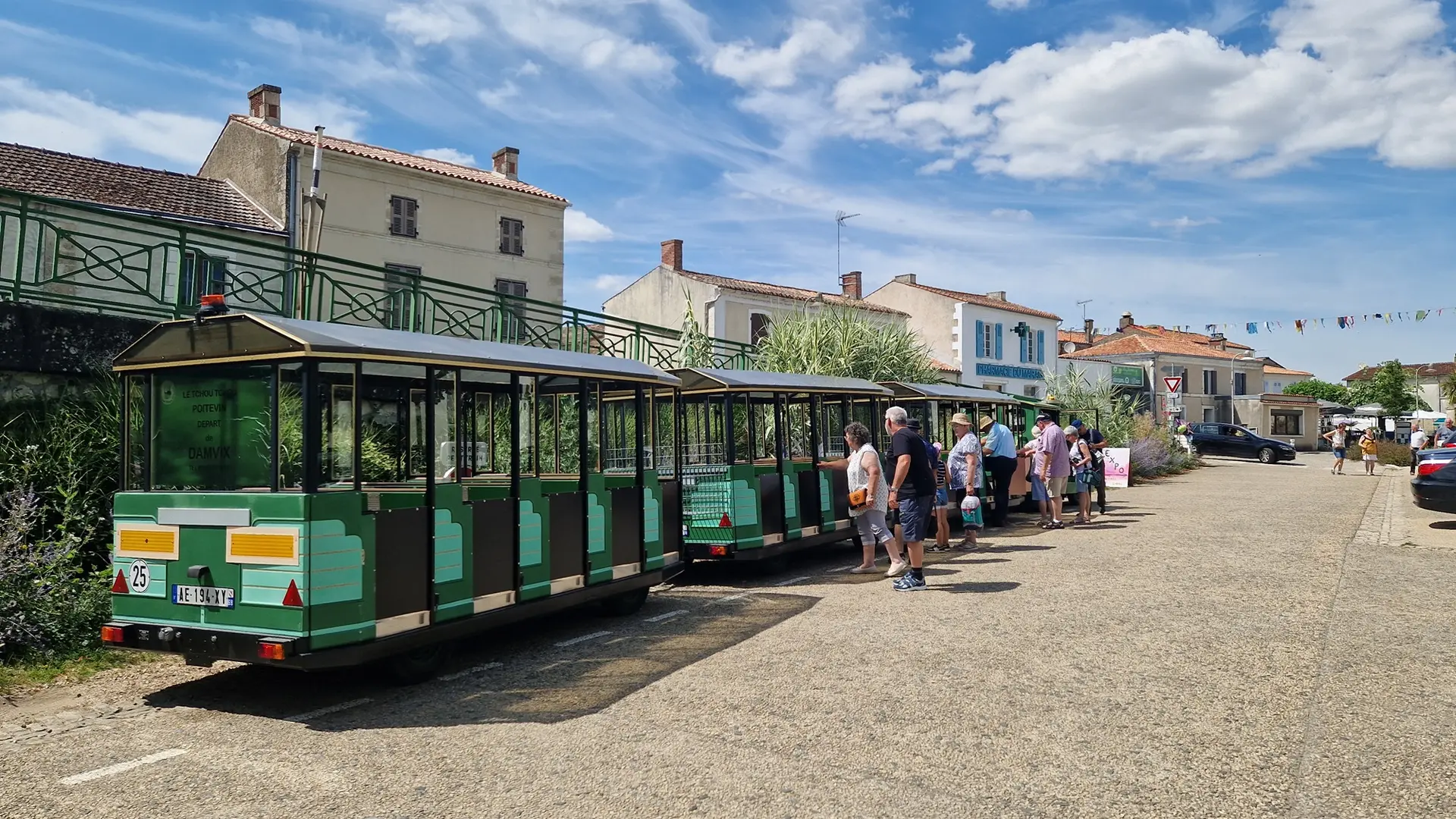 petit-train-touristique-marais-poitevin-damvix-vendee-85- (3)