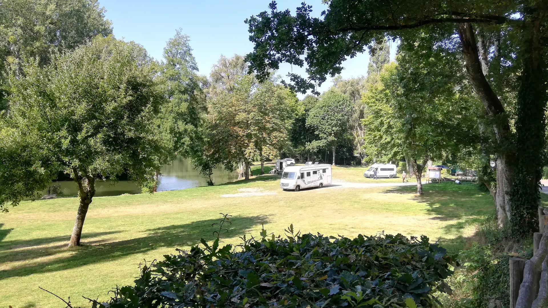 Aire de stationnement camping-car à Saint-Céneri-le-Gérei