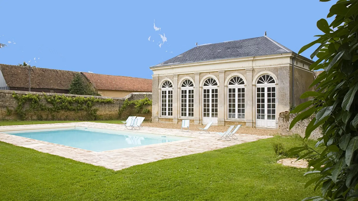 piscine + salle de jeu