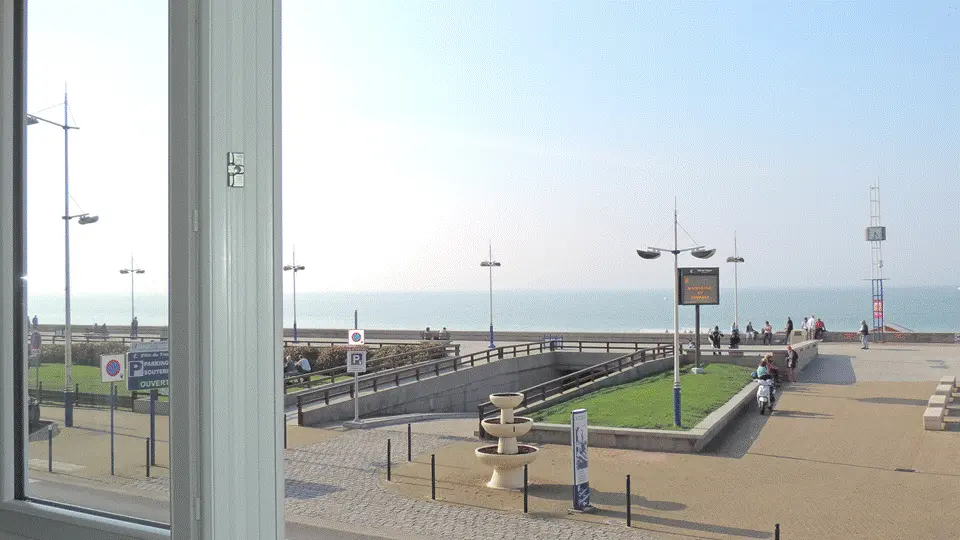©Vue vers extérieur Esplanade Front de MER 113