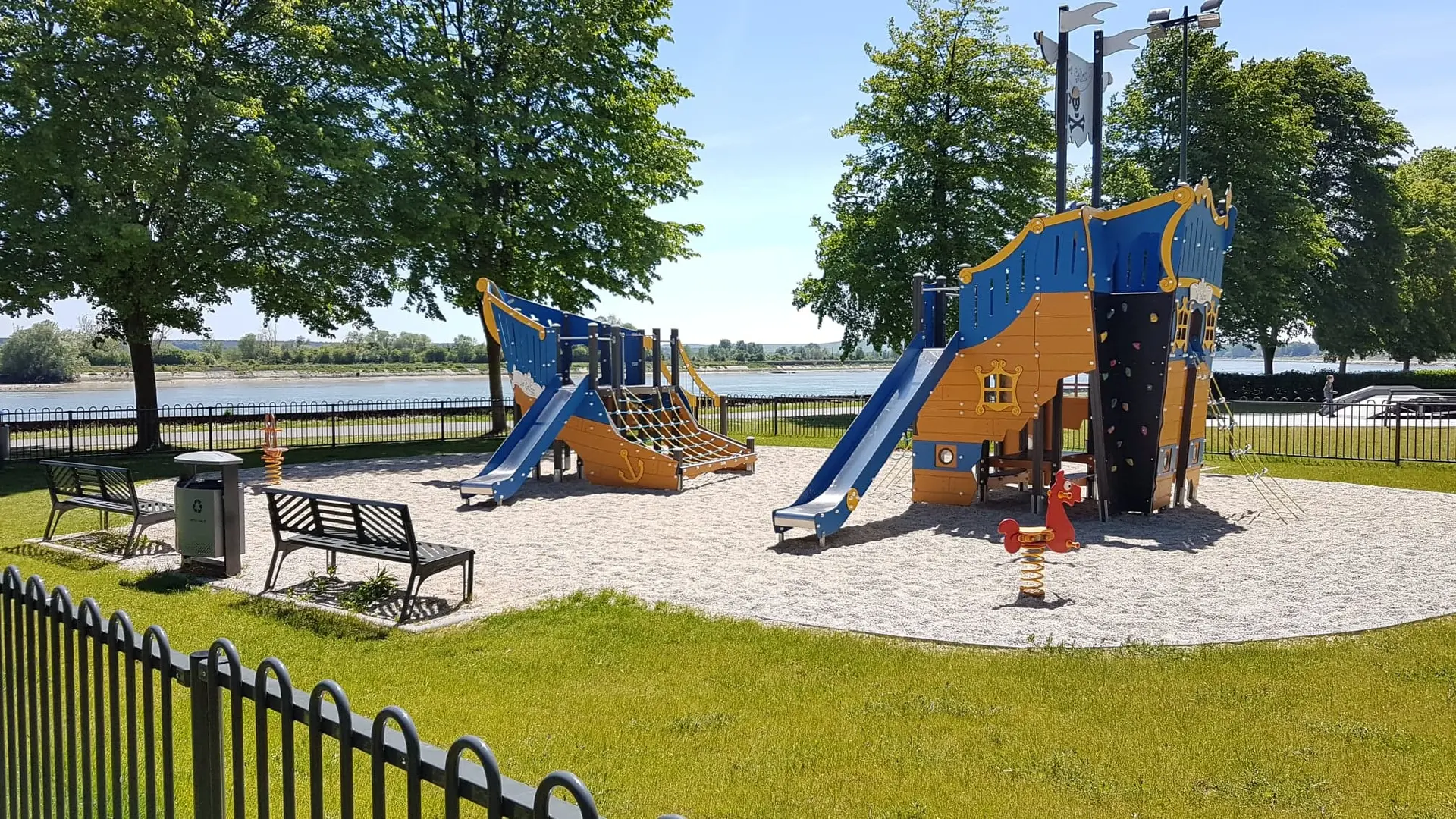 Gite Villequier Le 1882 Aire de jeux pour les enfants dans le village