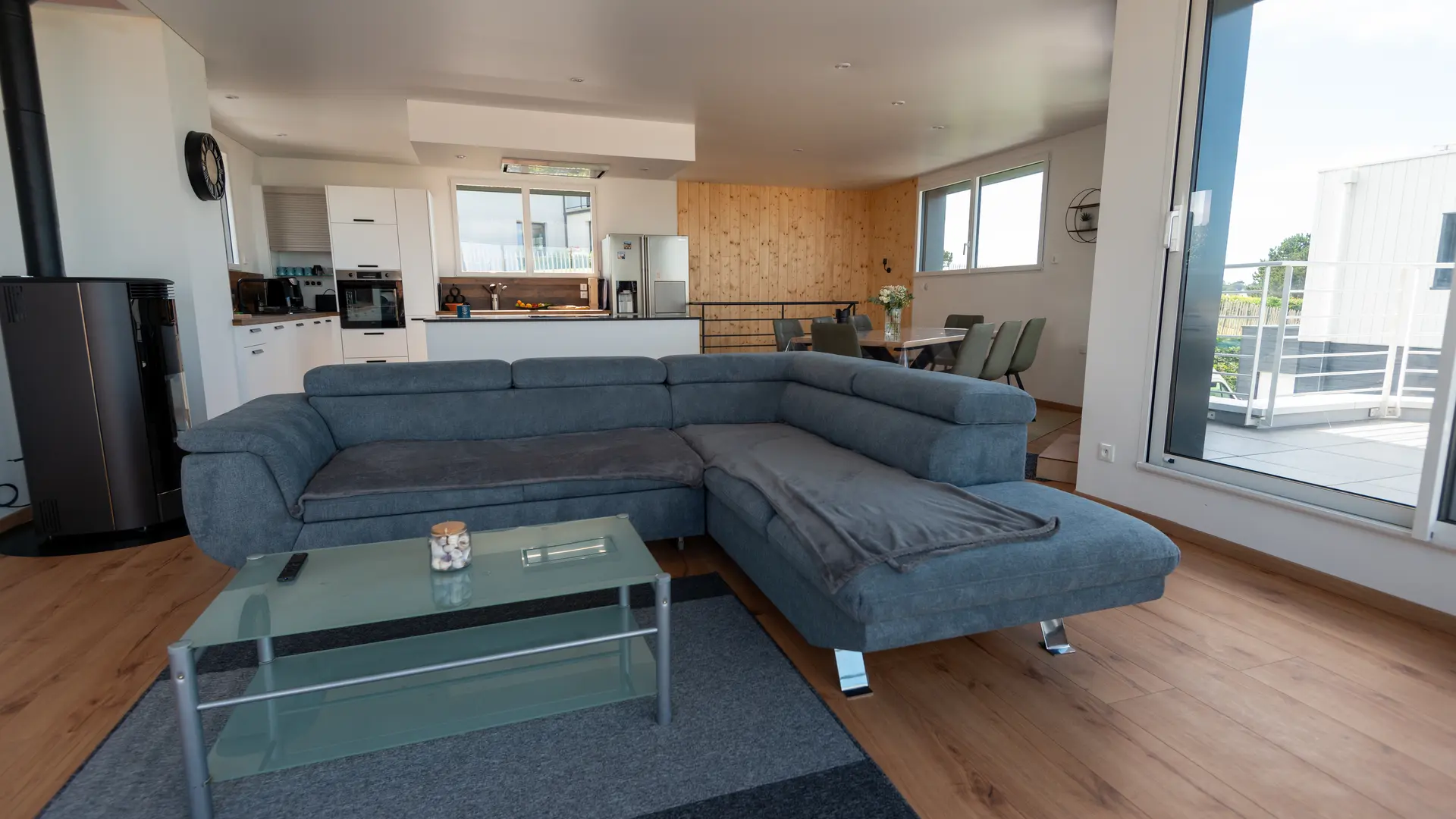 Pièce de vie : salon/ salle à manger/ cuisine