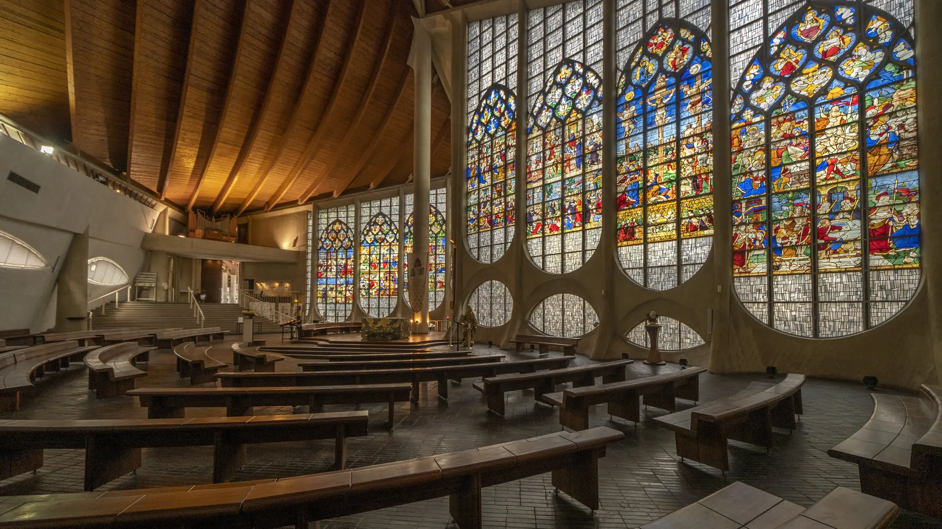 Église Saint-Jeanne d'Arc intérieur