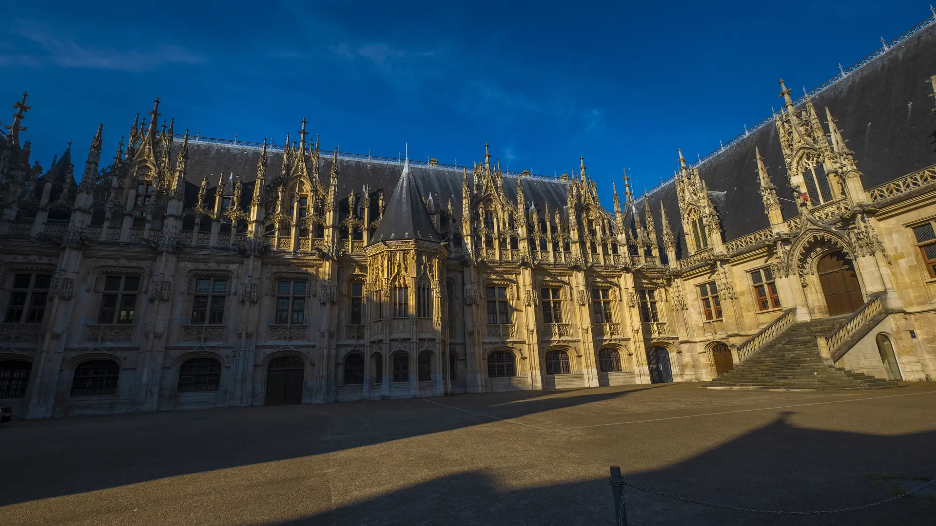 Palais de justice cour