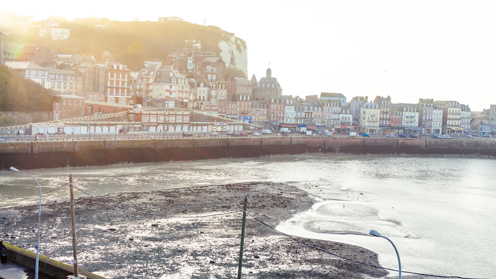 Vue sur la falaise et la ville du Tréport depuis l'appartement
