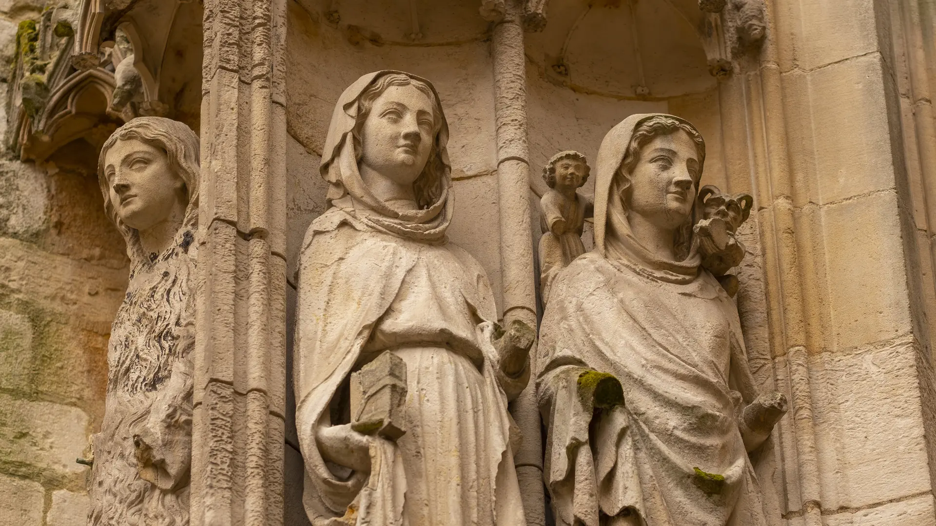 Cathédrale statues portail des Libraires