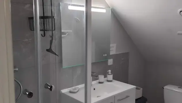 1salle de bain chambre a étage