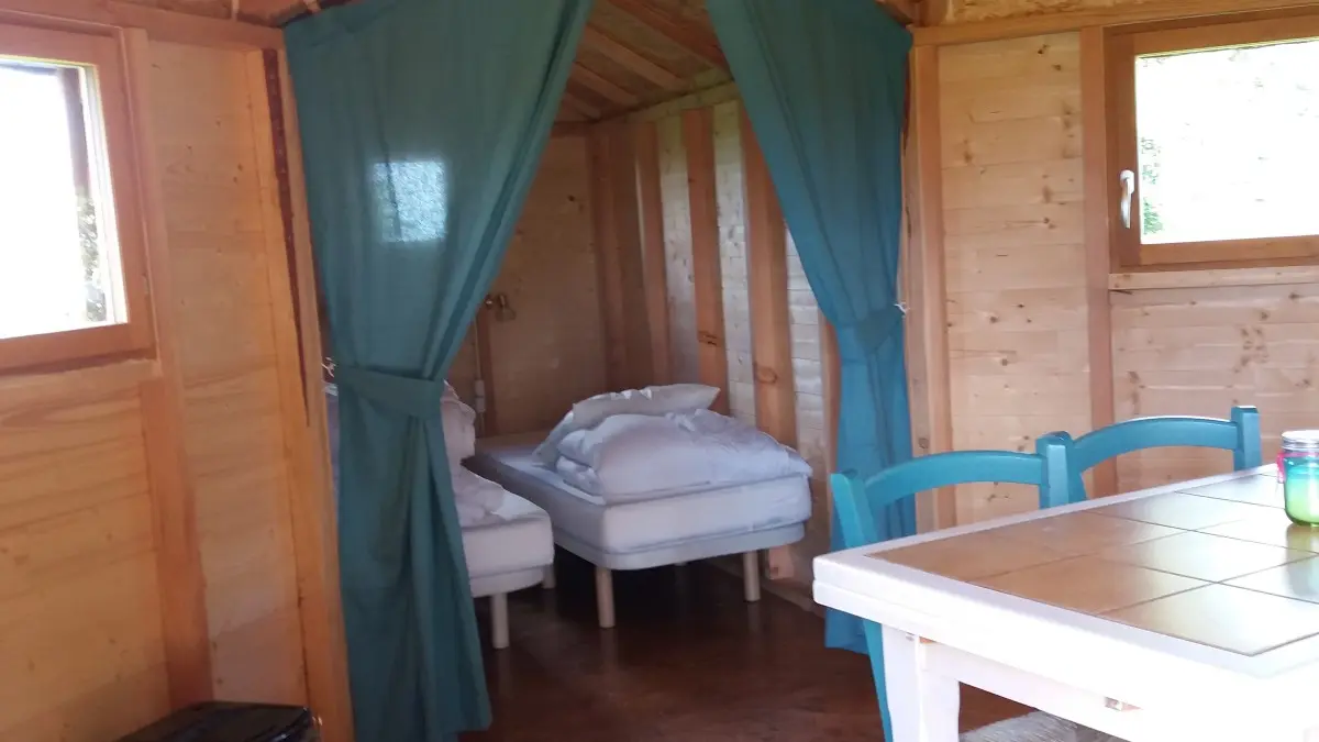 Hutte - Les Cabanes d'Eddie - Avesnes-en-Val  ©Ayral