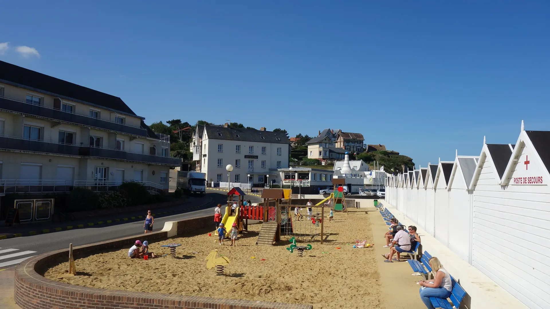 Jardin d'enfants à 100m