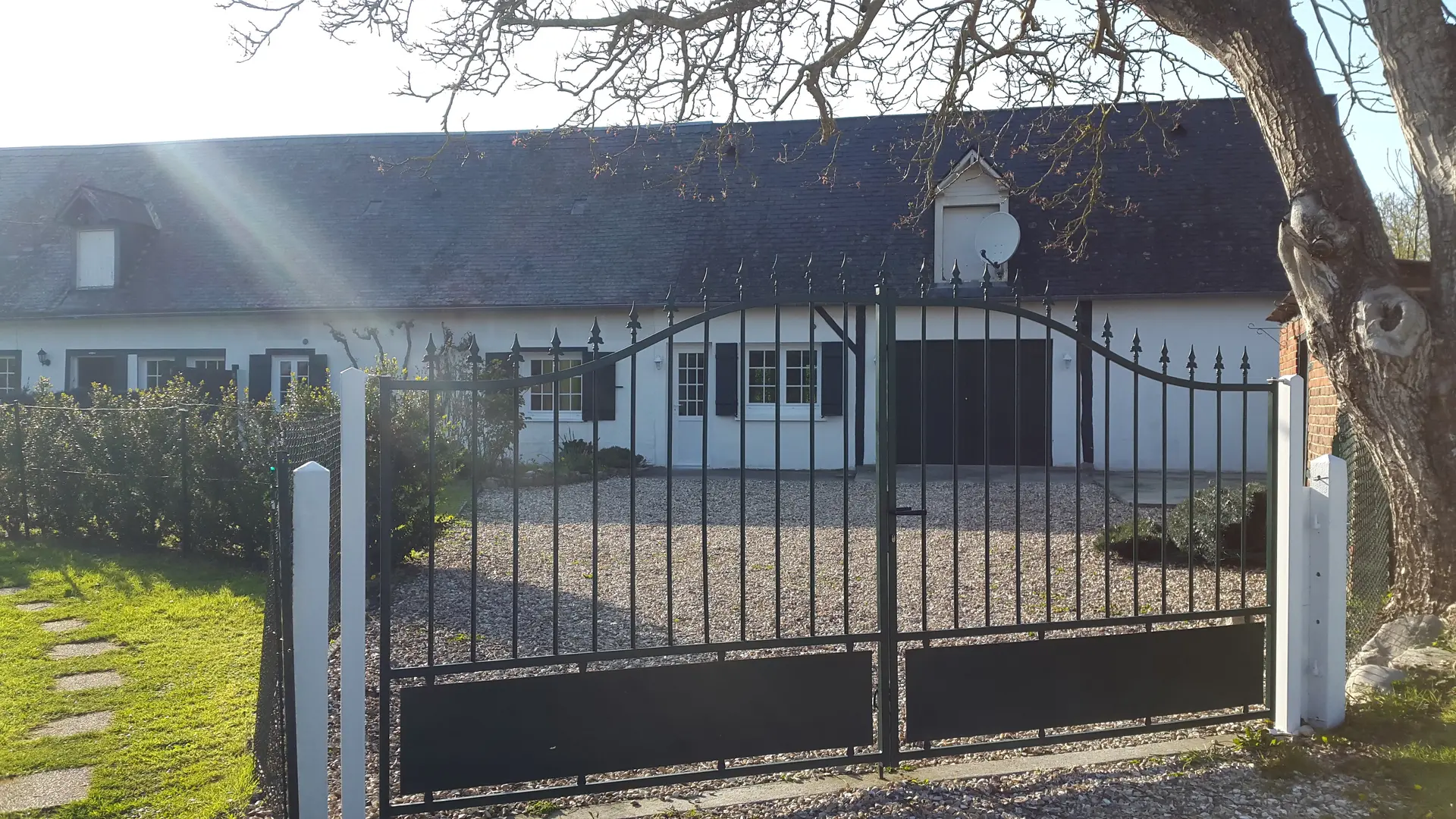 Gîte de la Roseraie avec son jardin clos