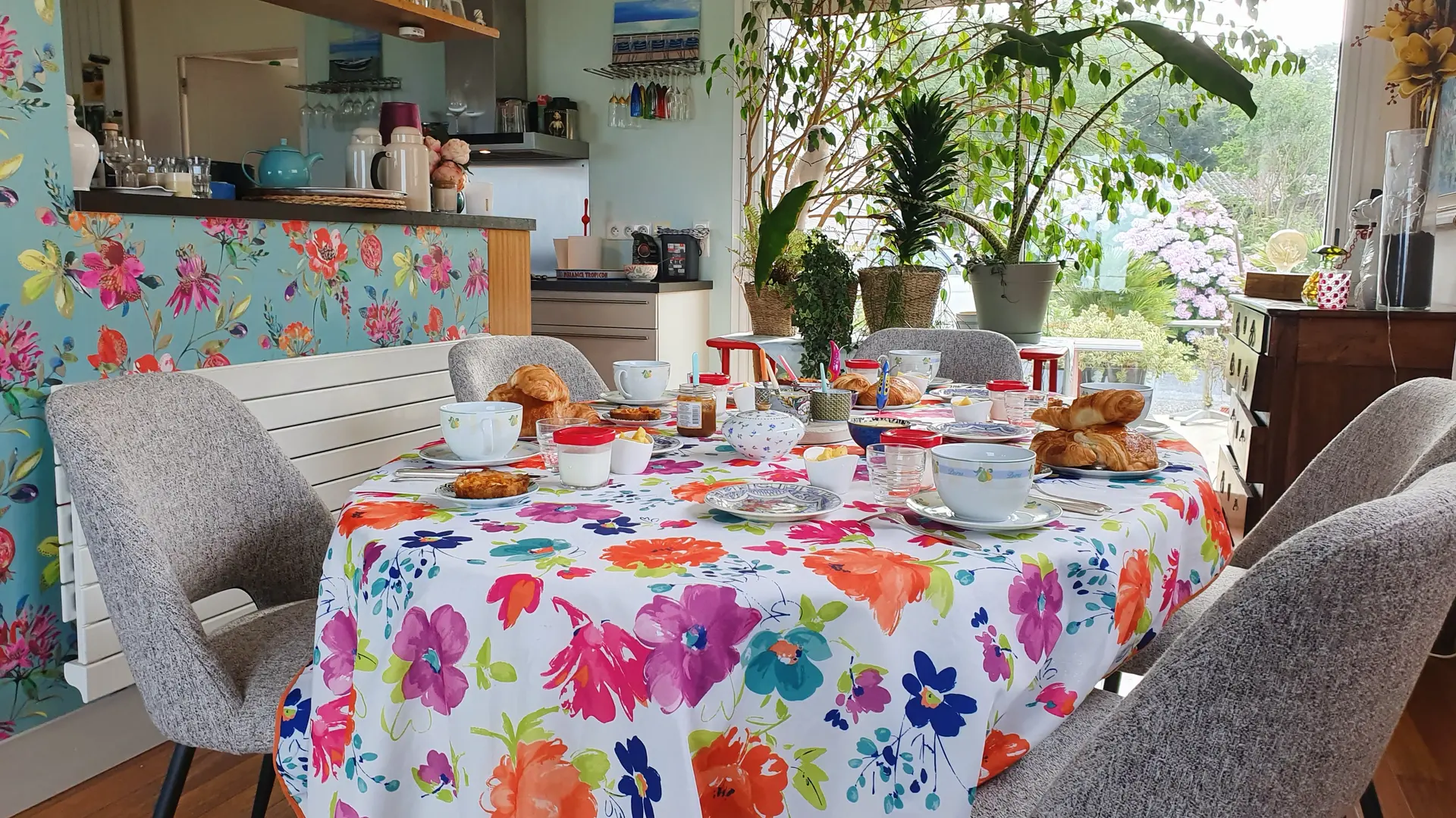 Petit-déjeuner dans la salle à manger
