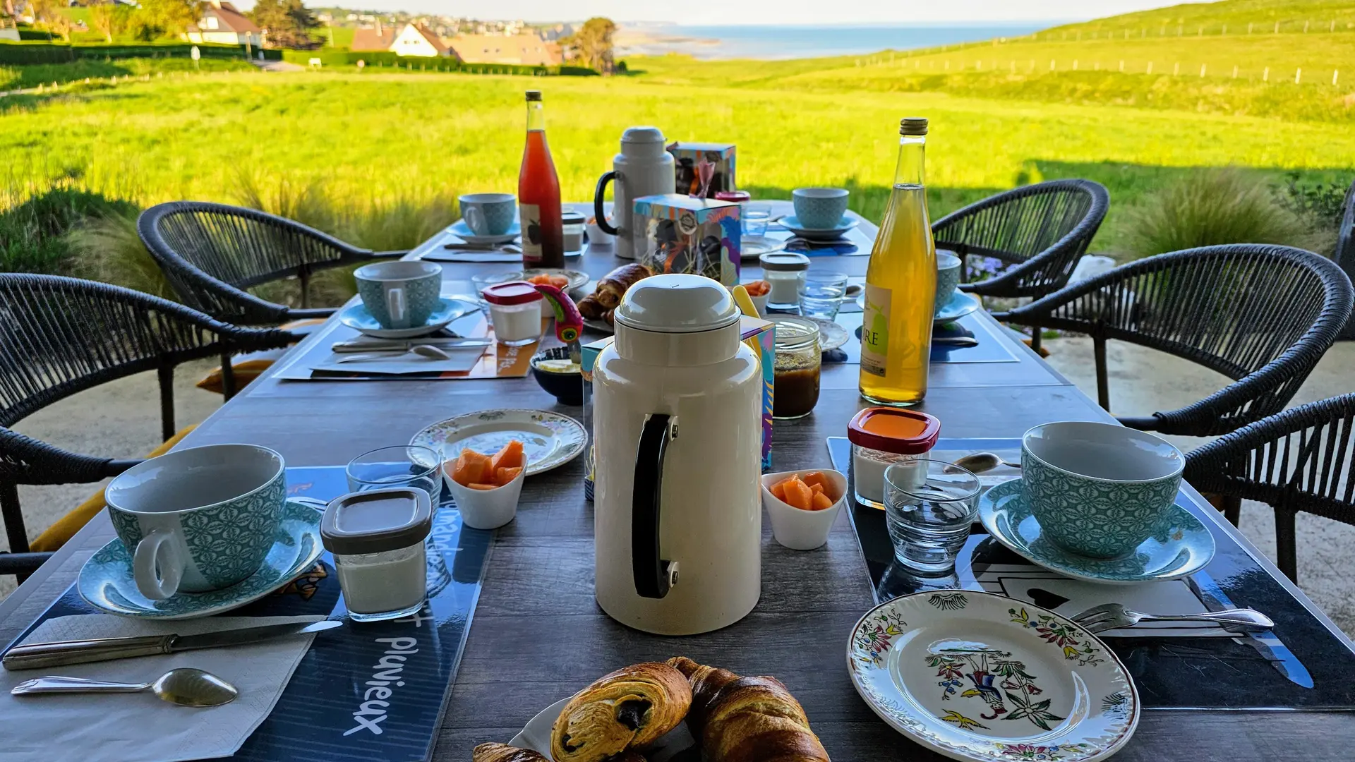 Petit Déjeuner vue mer