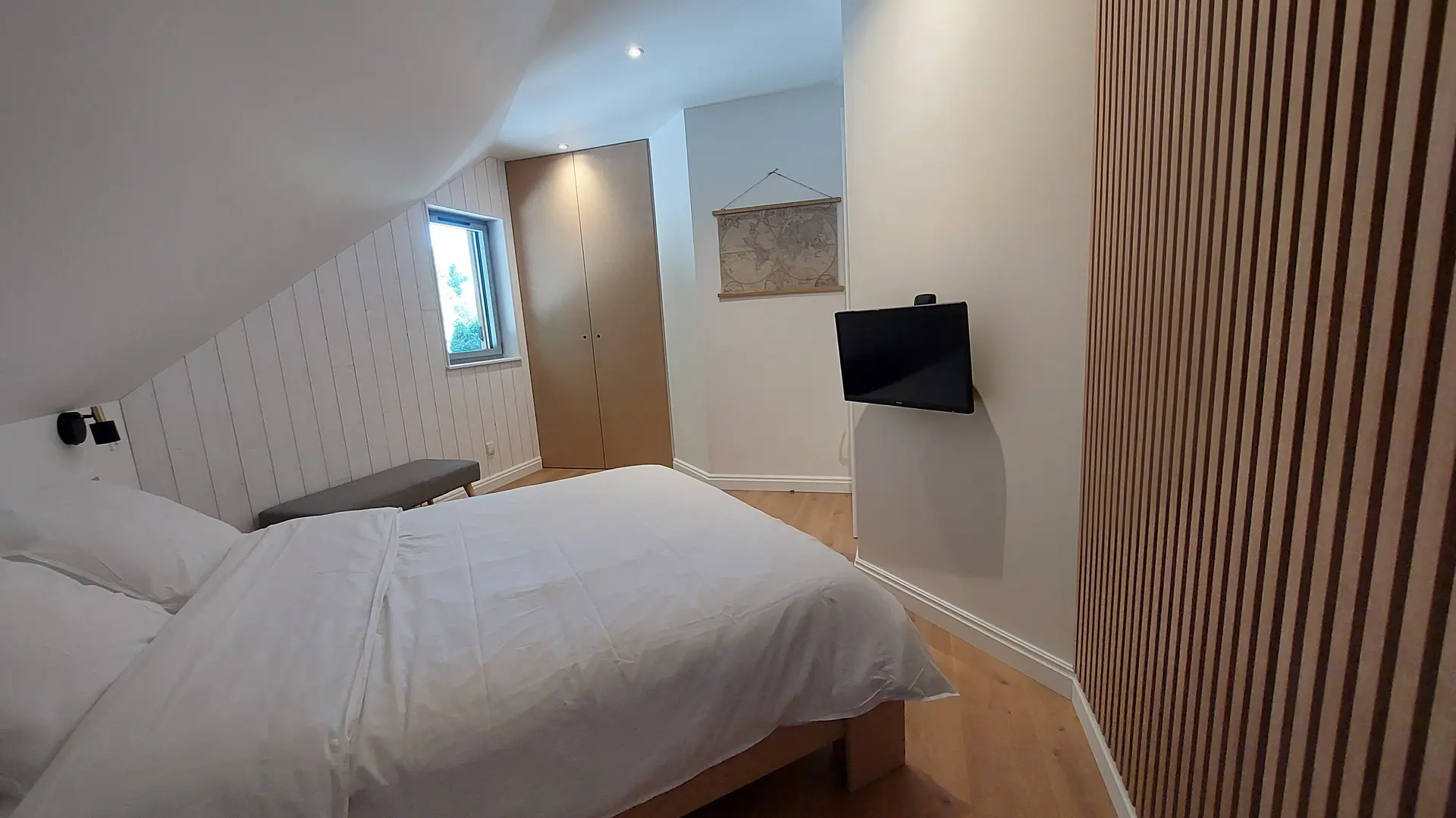 Chambre 1 avec un lit double 140x190 cm