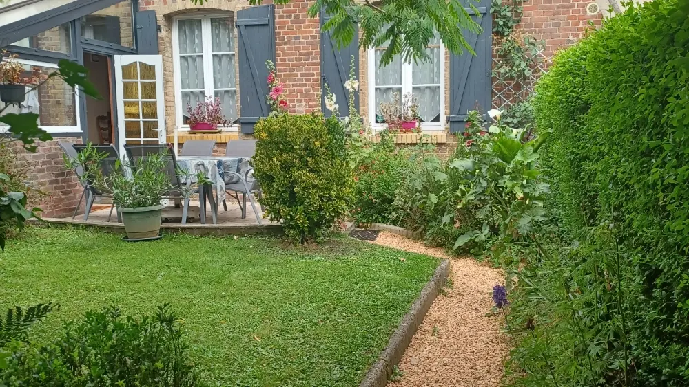 Entrée jardin et facade