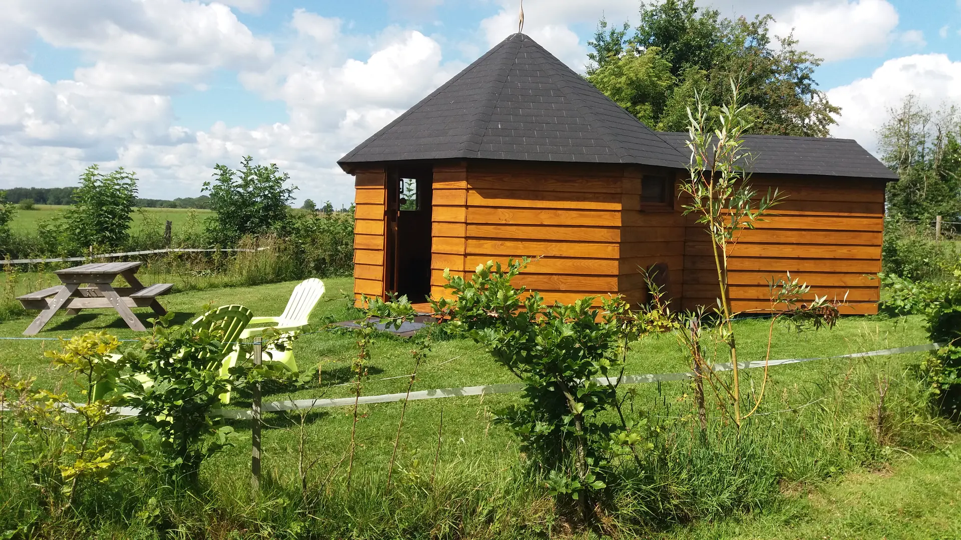 Les Cabanes d'Eddie - Avesnes-en-Val  ©Ayral