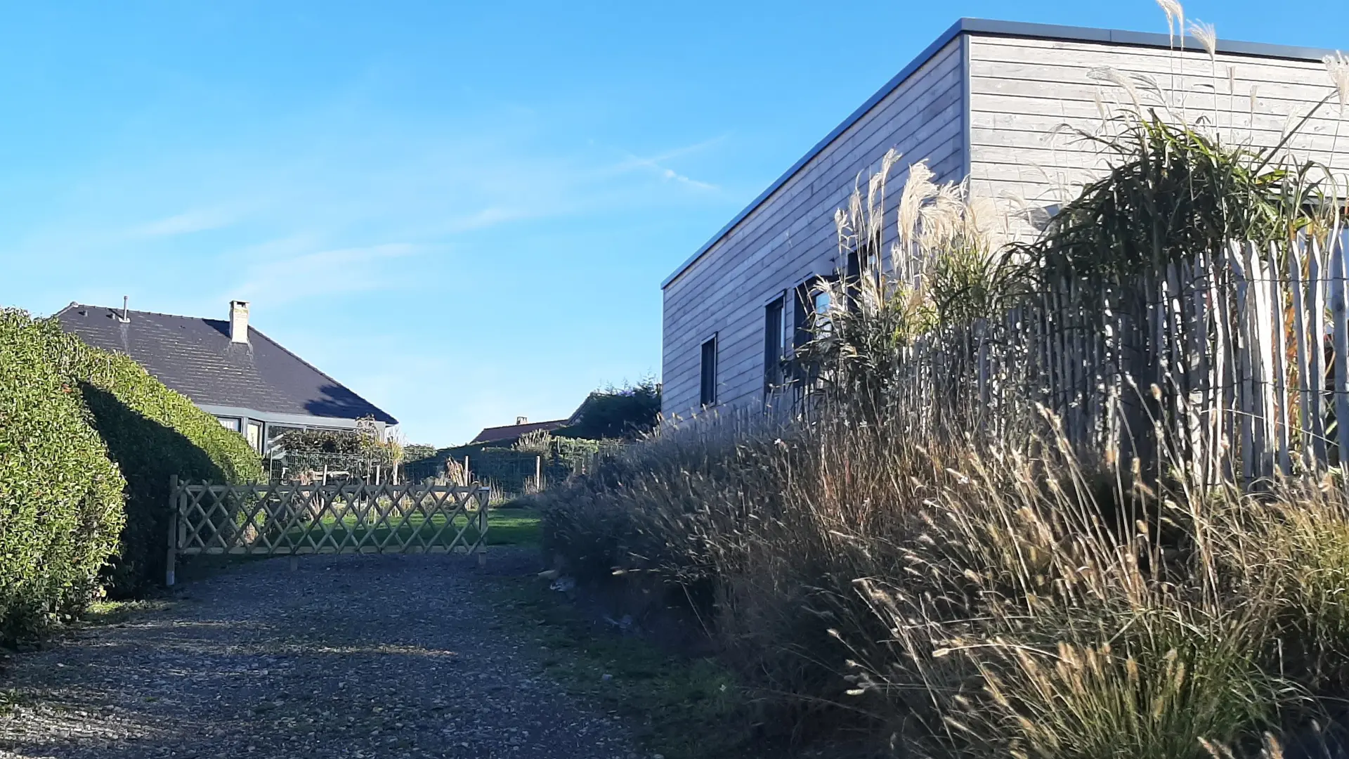 Extérieur et place stationnement
