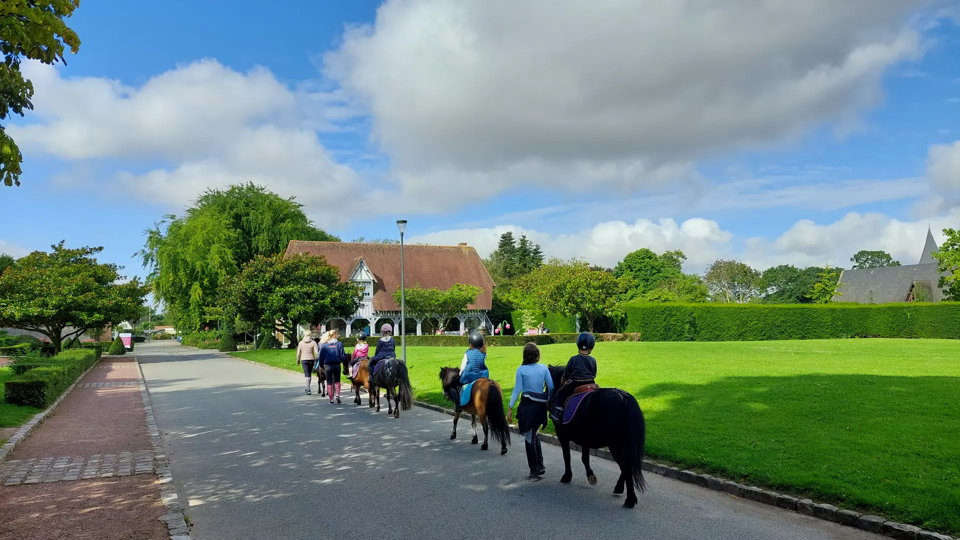 Balade poney dans le Parc du Colombier - Offranville