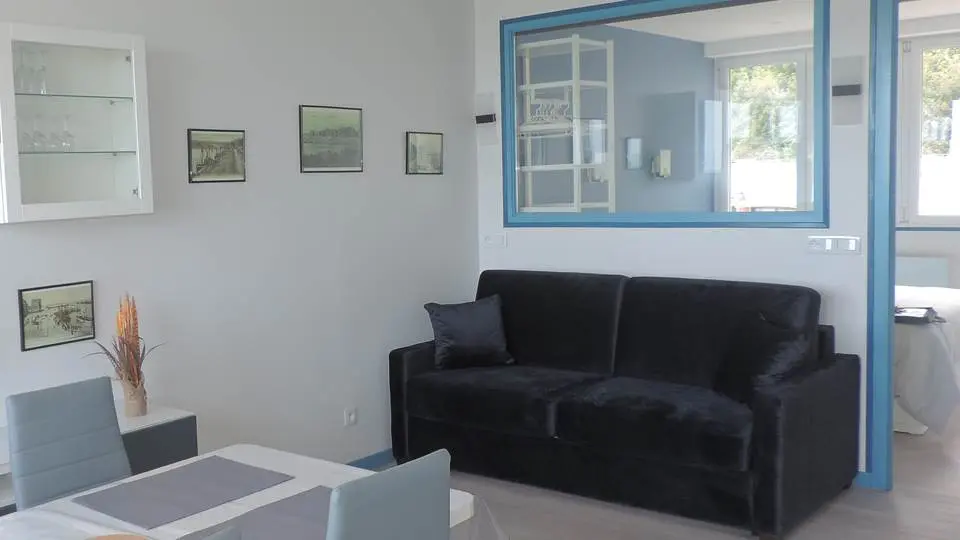 317 Salon 1.