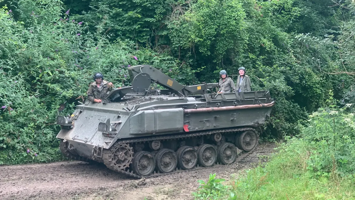 tankiste-so-char-away-balade-et-conduite-tank-2025