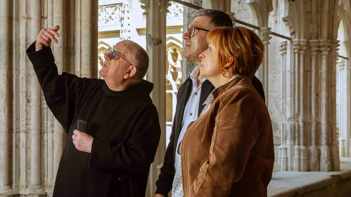 tis-rives-en-seine-avril-2018-week-end-76-couples-vacances-normandie-visite-abbaye-avec-moine-edifice-religieux-drone-press