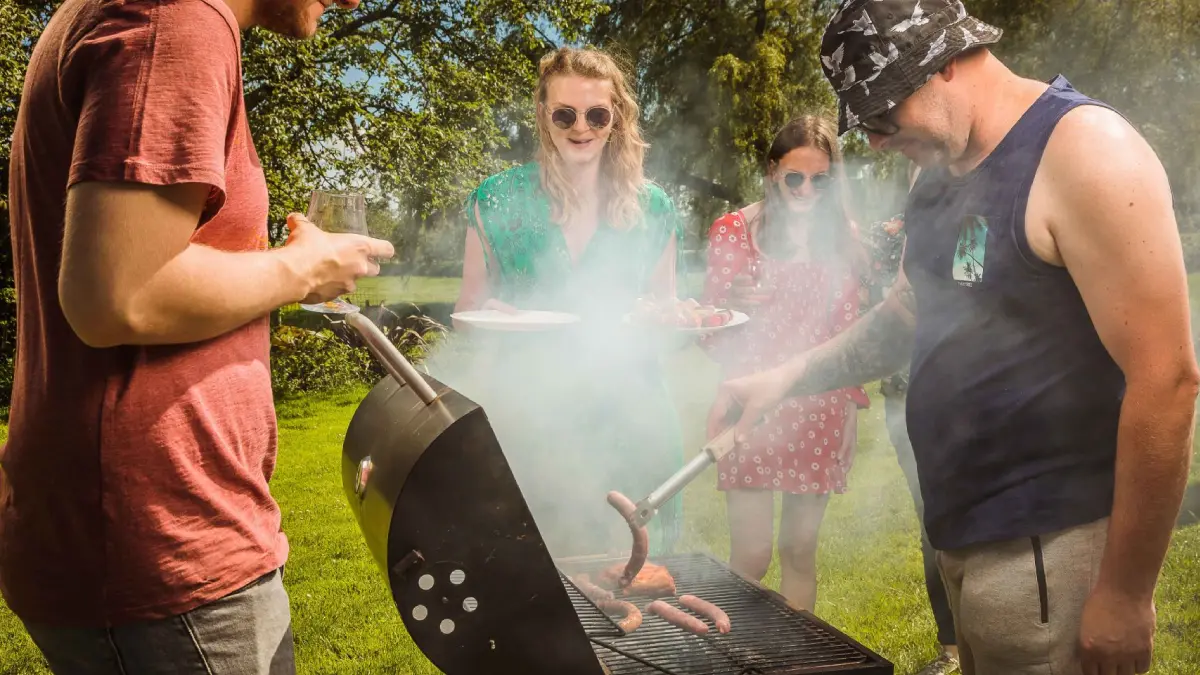 tis-terres-de-caux-juillet-2018-week-end-76-groupe-jeunes-barbecue-fumee-petanque-seine-maritime-drone-press.jpg