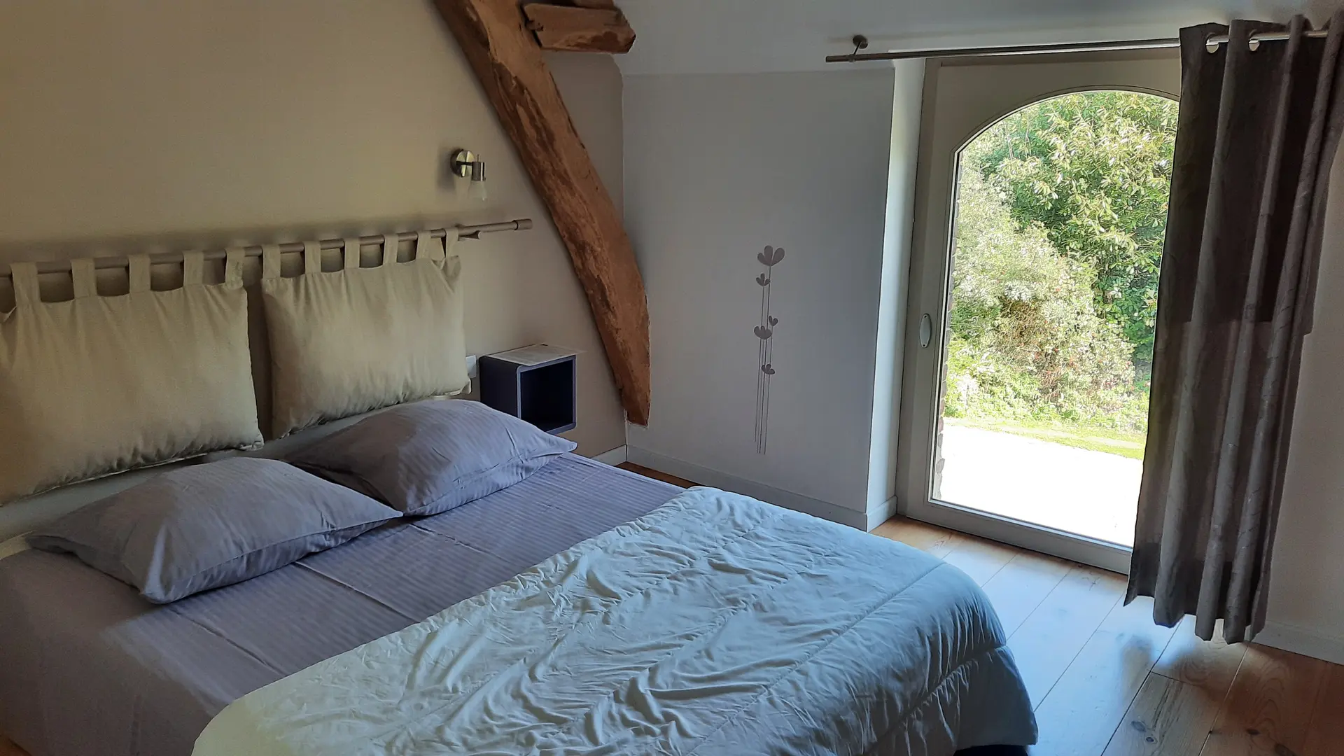 Exemple de Chambre 4 personnes (lit double en bas, 2 lits simples en mezzanine