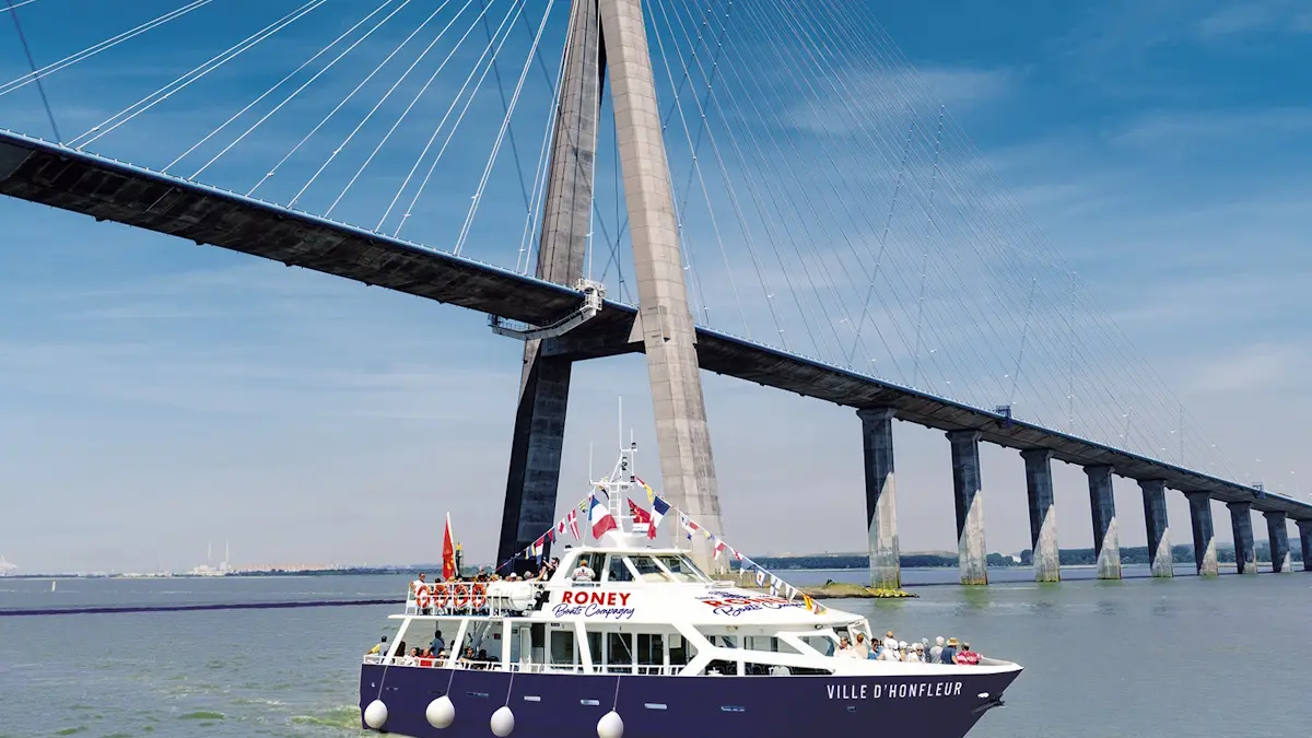 Bateau Ville d'Honfleur & Pont de Normandie