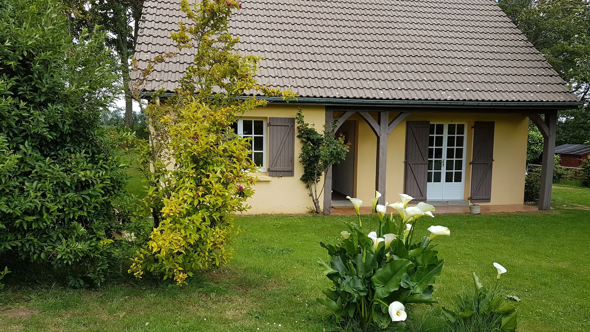 La maison depuis les espaces extérieurs