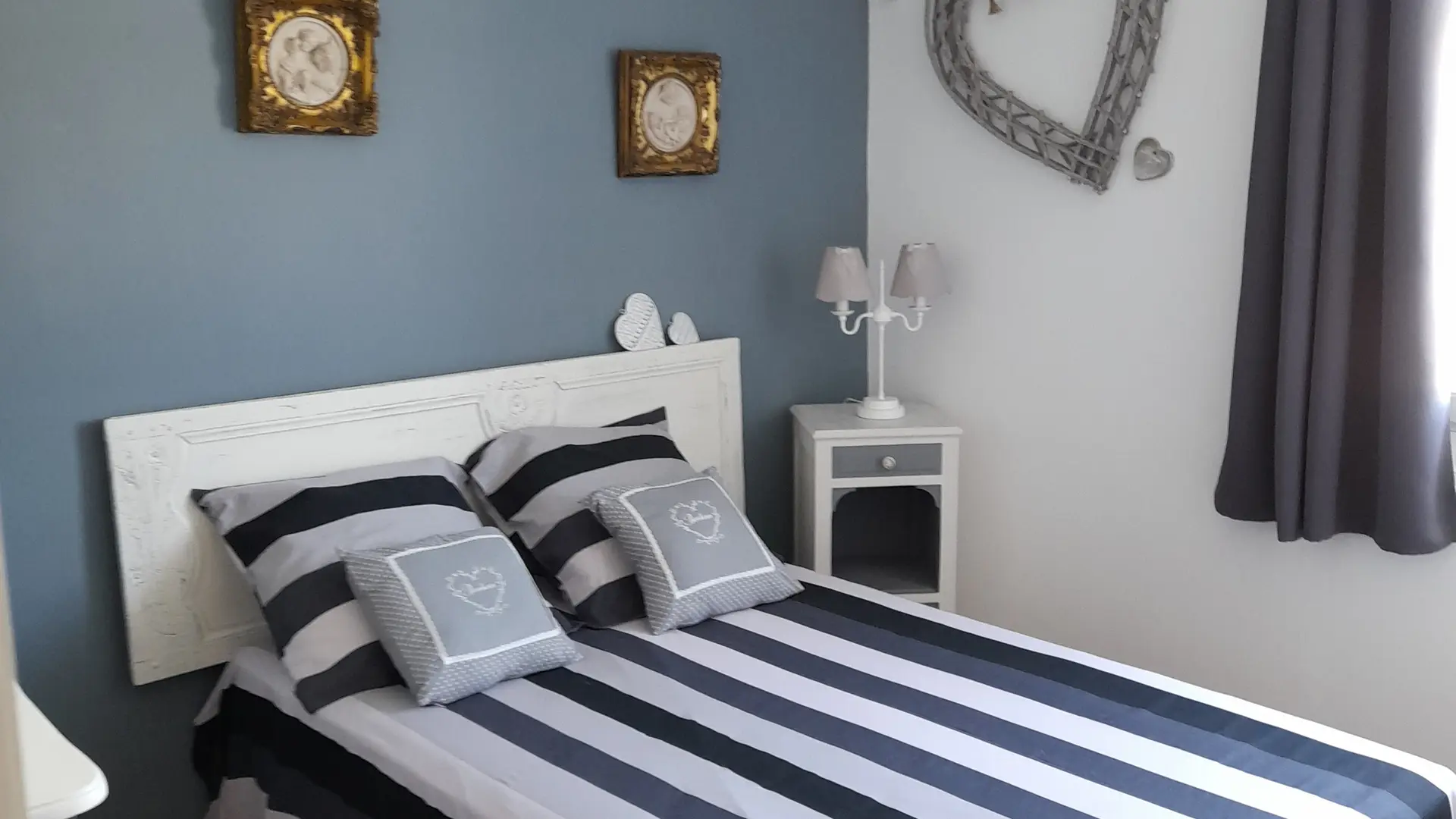 CHAMBRE DERRIERE